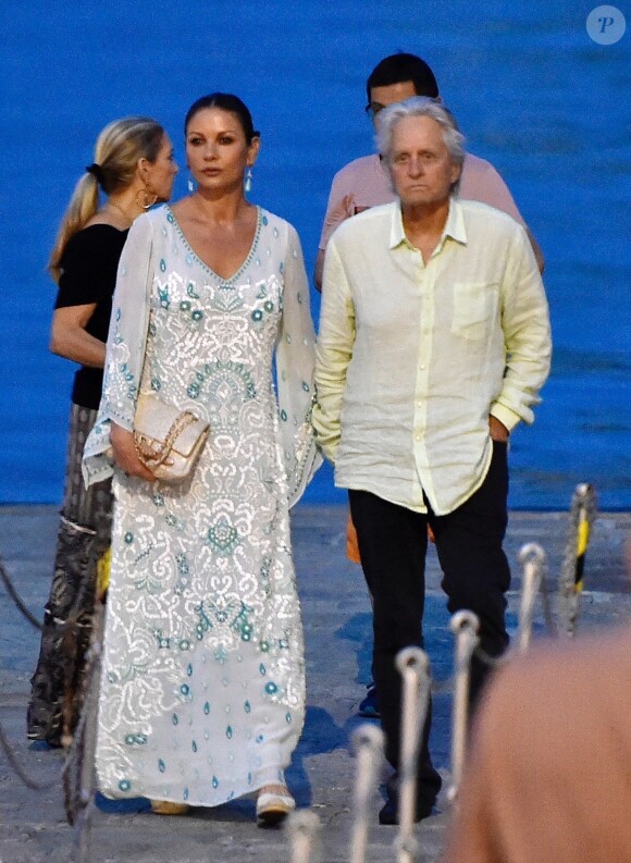 Michael Douglas et sa femme Catherine Zeta-Jones sont allés dîner avec des amis à Portofino, le 30 juillet 2019.