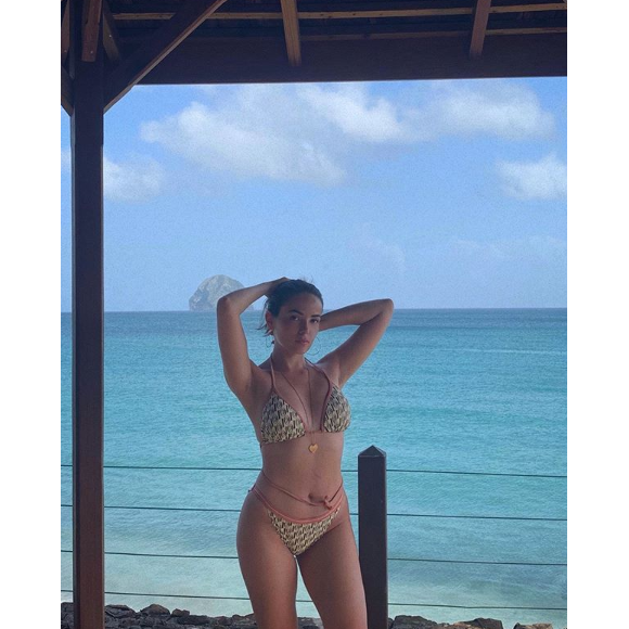 Agathe Auproux s'affiche divine en bikini lors de ses vacances en Martinique, le 29 juillet 2019 sur Instagram.