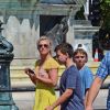 Exclusif - Britney Spears et ses enfants Jayden et Sean visitent Buckingham Palace et les autres attractions touristiques, accompagnés par deux gardes du corps. Londres, le 3 août 2018.