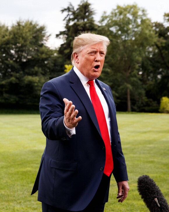 Le président américain Donald Trump répond aux journalistes avant de quitter la Maison Blanche à Washington le 25 juillet 2019.