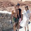 Gigi, Bella Hadid et leurs amies profitent d'un après-midi ensoleillé à Mykonos, en Grèce. Le 29 juillet 2019.