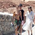 Gigi, Bella Hadid et leurs amies profitent d'un après-midi ensoleillé à Mykonos, en Grèce. Le 29 juillet 2019.