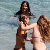 Gigi, Bella Hadid et leurs amies profitent d'un après-midi ensoleillé à Mykonos, en Grèce. Le 29 juillet 2019.