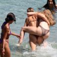 Gigi, Bella Hadid et leurs amies profitent d'un après-midi ensoleillé à Mykonos, en Grèce. Le 29 juillet 2019.