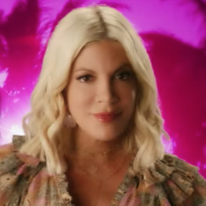 Tori Spelling dans le générique de BH90210