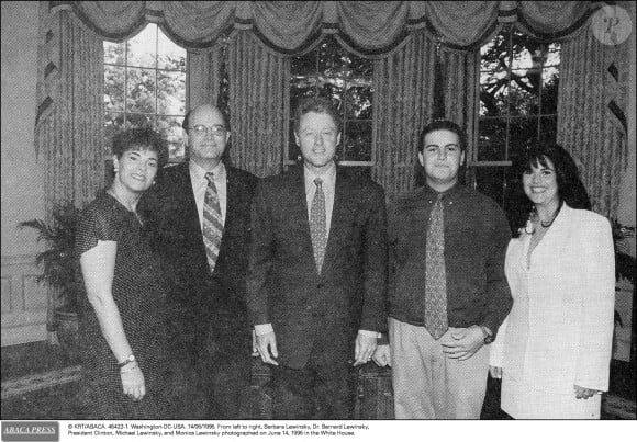 Bill Clinton, Monica Lewinsky et la famille de Monica Lewinsky à la Maison Blanche. Washington, juin 1996.