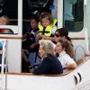 Carole et Michael Middleton, le prince George de Cambridge, la princesse Charlotte - Les enfants du duc et de la duchesse de Cambridge regardent d'un bateau la régate King's Cup le 8 août 2019.