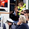 Le prince George de Cambridge, la princesse Charlotte - Les enfants du duc et de la duchesse de Cambridge regardent d'un bateau la régate King's Cup le 8 août 2019.