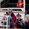 Carole et Michael Middleton, le prince George de Cambridge - Les enfants du duc et de la duchesse de Cambridge regardent d'un bateau la régate King's Cup le 8 août 2019. P