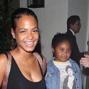 Christina Milian enceinte est allée diner avec sa fille Violet et son compagnon M. Pokora au restaurant Madeo dans le quartier de Beverly Hills à Los Angeles. La petite famille est très joyeuse et plaisante avec des fans sur le ventre arrondi de Christina! Le 8 août 2019