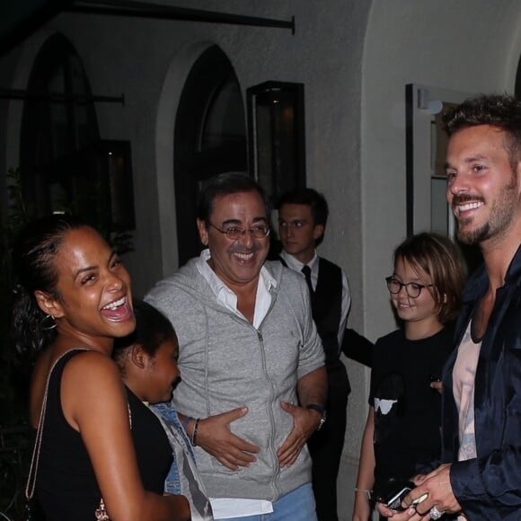 Christina Milian enceinte est allée diner avec sa fille Violet et son compagnon Matt Pokora au restaurant Madeo dans le quartier de Beverly Hills à Los Angeles. La petite famille est très joyeuse et plaisante avec des fans sur le ventre arrondi de Christina! Le 8 août 2019