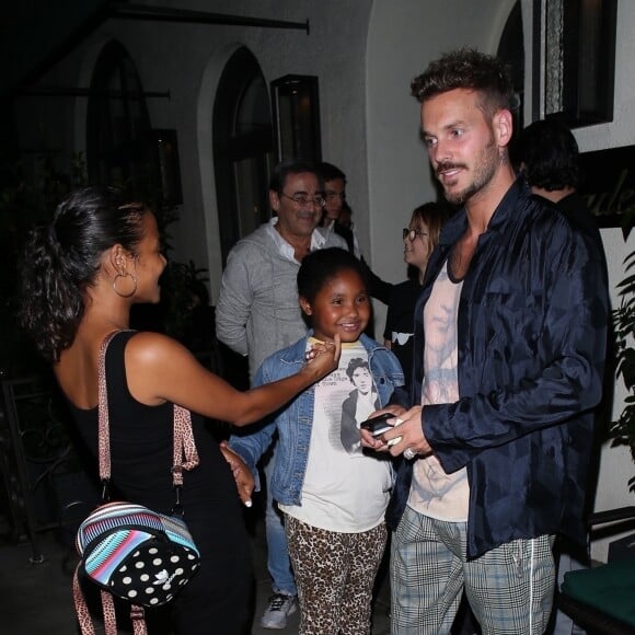 Christina Milian enceinte est allée diner avec sa fille Violet et son compagnon Matt Pokora au restaurant Madeo dans le quartier de Beverly Hills à Los Angeles. La petite famille est très joyeuse et plaisante avec des fans sur le ventre arrondi de Christina! Le 8 août 2019