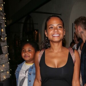 Christina Milian enceinte est allée diner avec sa fille Violet et son compagnon Matt Pokora au restaurant Madeo dans le quartier de Beverly Hills à Los Angeles. La petite famille est très joyeuse et plaisante avec des fans sur le ventre arrondi de Christina! Le 8 août 2019
