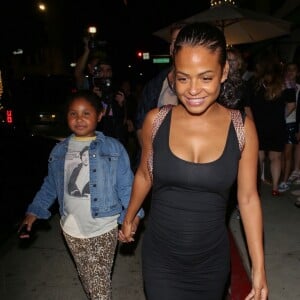 Christina Milian enceinte est allée diner avec sa fille Violet et son compagnon Matt Pokora au restaurant Madeo dans le quartier de Beverly Hills à Los Angeles. La petite famille est très joyeuse et plaisante avec des fans sur le ventre arrondi de Christina! Le 8 août 2019