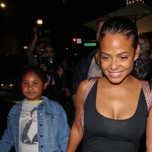 Christina Milian enceinte est allée diner avec sa fille Violet et son compagnon Matt Pokora au restaurant Madeo dans le quartier de Beverly Hills à Los Angeles. La petite famille est très joyeuse et plaisante avec des fans sur le ventre arrondi de Christina! Le 8 août 2019