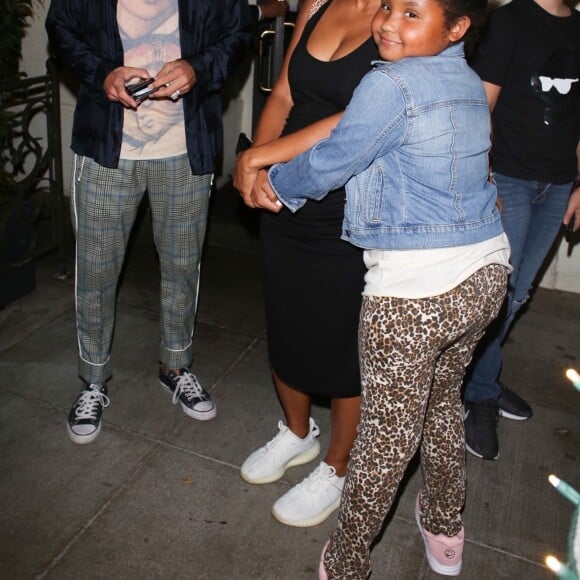 Christina Milian enceinte est allée diner avec sa fille Violet et son compagnon Matt Pokora au restaurant Madeo dans le quartier de Beverly Hills à Los Angeles. La petite famille est très joyeuse et plaisante avec des fans sur le ventre arrondi de Christina! Le 8 août 2019