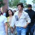 Camila Cabello se balade main dans la main avec son compagnon Shawn Mendes après avoir diné en tête à tête au restaurant Dumbo House dans le quartier de Brooklyn à New York. Les amoureux sont allés fêter l'anniversaire de Shawn (21 ans). le 8 août 2019