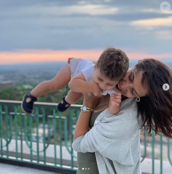 Zaho pose avec son fils à Montréal, le 10 août 2019, sur Instagram