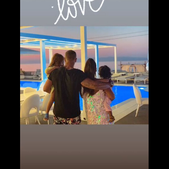 Amel Bent publie des photos de ses vacances en famille sur sa page Instagram le 12 août 2019.