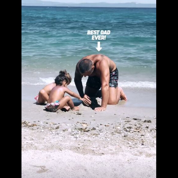 Amel Bent publie des photos de ses vacances en famille sur sa page Instagram le 12 août 2019.