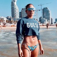 Jennifer Lopez, 50 ans : irrésistible en maillot de bain !