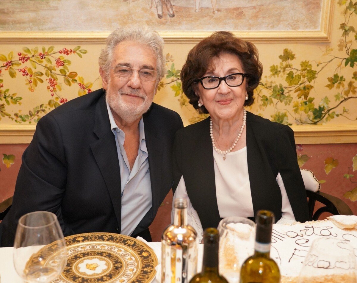 Photo : Exclusif - Placido Domingo et sa femme Marta ont fêté leur 57ème  anniversaire de mariage à Vérone, entourés de leur famille et leurs amis.  Le 3 août 2019 Exclusive - For Germany Call for price - Opera singer  Plácido Domingo and his wife celebrate ...