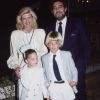 Ivana Trump, ses enfants Ivanka Trump, Eric Trump et Placido Domingo au Central Park Boathouse à New York, en octobre 1987.