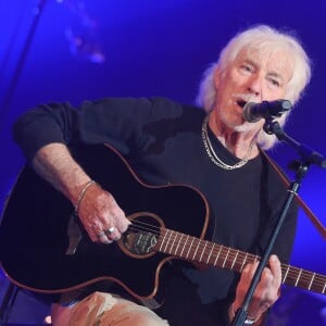 Hugues Aufray - Les célébrités participent au concert caritatif des Coccinelles au Casino de Paris dans le cadre de la soirée " Ose " pour lutter contre la Neurofibromatose. A Paris le 3 novembre 2018 © Guirec Coadic/Bestimage0