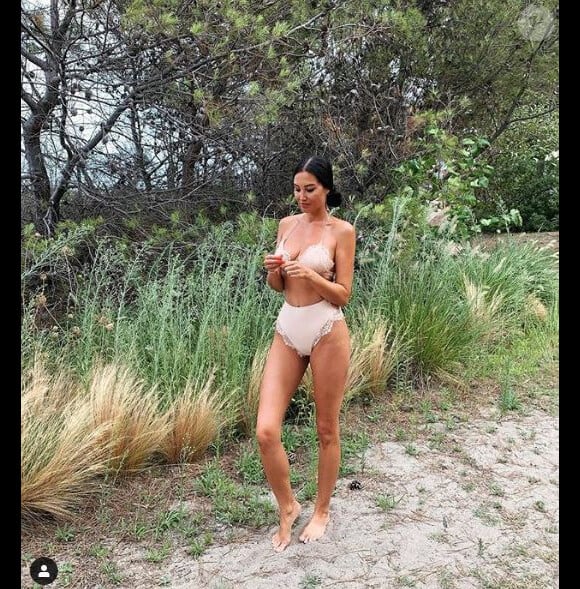 Sidonie Biémont en bikini lors de ses vacances avec ses jumeaux Zayn et Madi. Le 13 août 2019.