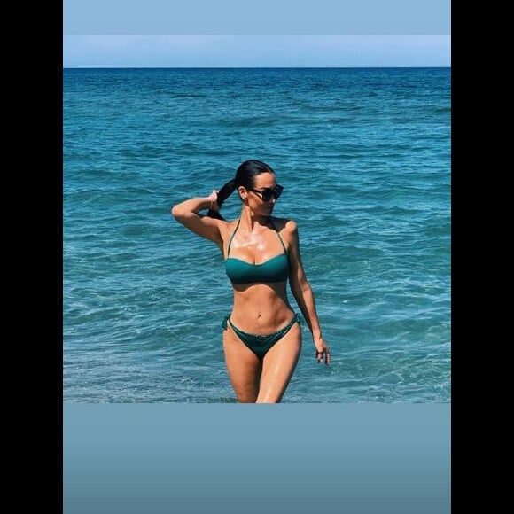 Sidonie Biémont en bikini lors de ses vacances avec ses jumeaux Zayn et Madi. Le 14 août 2019.