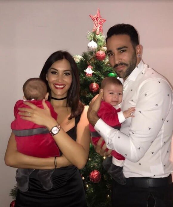 Sidonie Biémont et Adil Rami, premier Noël avec leurs jumeaux Zayn et Madi, décembre 2016.