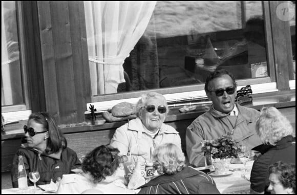 Archives - La reine Juliana des Pays-Bas et sa fille, la princesse Christina au ski, à Lech en Autriche, le 1er mars 1985.