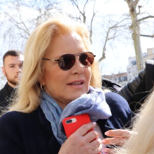 Sylvie Vartan - People à la sortie de la station Fun radio à Paris le 20 mars 2019.20/03/2019 - Paris