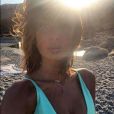 Malika Ménard profite d'un après-midi ensoleillé sur la plage de Livada, sur l'île de Tinos, en Grèce. Août 2019.