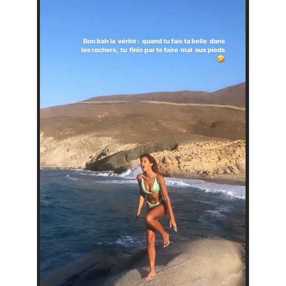 Malika Ménard profite d'un après-midi ensoleillé sur la plage de Livada, sur l'île de Tinos, en Grèce. Août 2019.