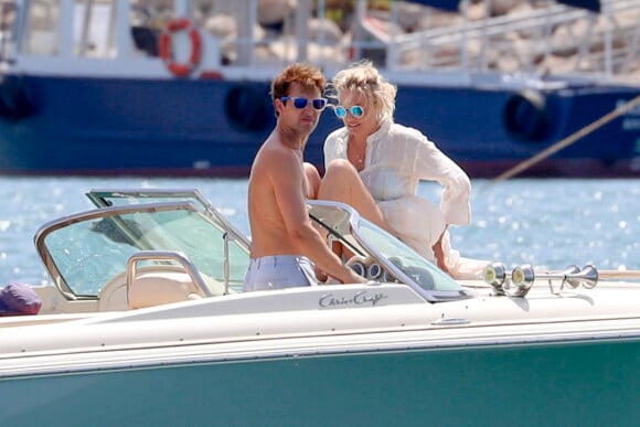 Exclusif - James Blunt et sa femme Sofia Wellesley en vacances à Ibiza en Espagne, le 4 août 2019.