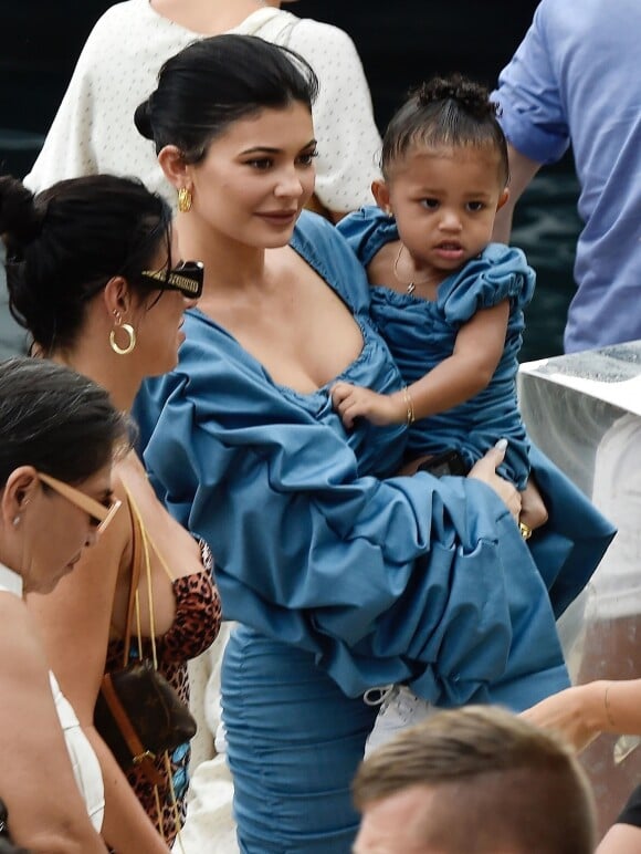 Kylie Jenner et sa fille Stormi Webster sont allés se promener dans le village de pêcheurs de Portofino, Italie, le 12 août 2019.