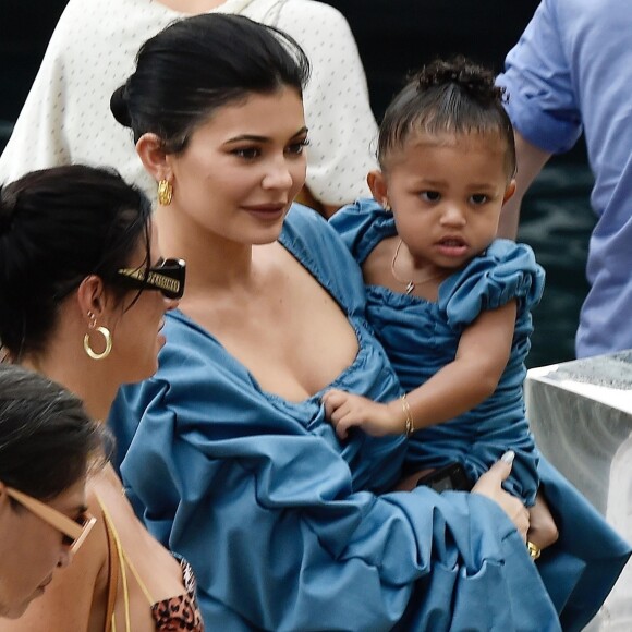 Kylie Jenner et sa fille Stormi Webster sont allés se promener dans le village de pêcheurs de Portofino, Italie, le 12 août 2019.