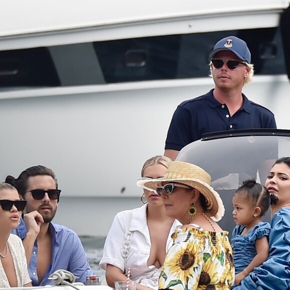 Scott Disick, sa compagne Sofia Richie, Anastasia Karanikolaou, Kris Jenner, Kylie Jenner et sa fille Stormi Webster sont allés se promener dans le village de pêcheurs de Portofino, Italy, le 12 août 2019.