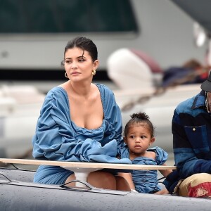 Kylie Jenner, son compagnon Travis Scott et leur fille Stormi Webster sont allés se promener dans le village de pêcheurs de Portofino, Italy, le 12 août 2019.