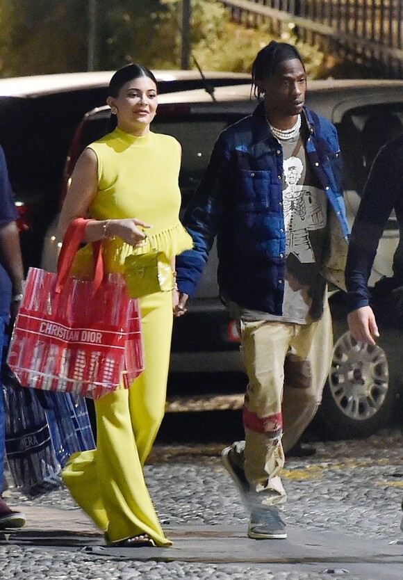 Kylie Jenner et son compagnon Travis Scott passent une soirée en amoureux à Portofino le 12 août 2019.
