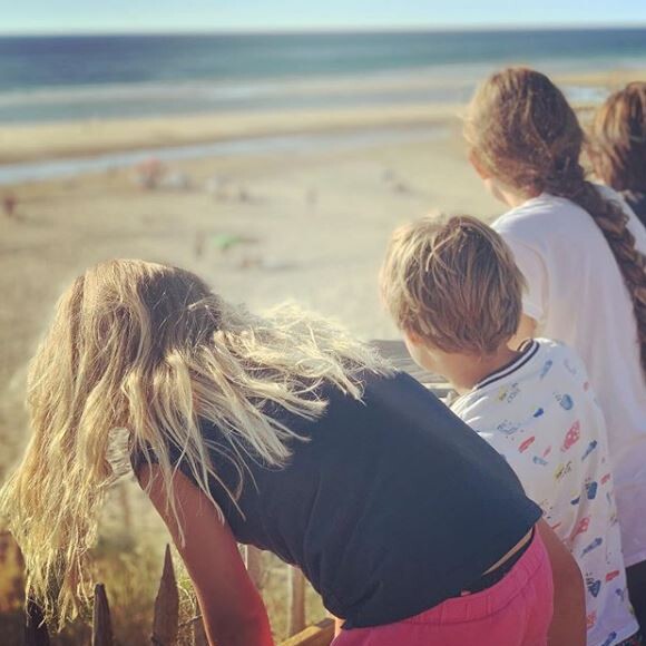 Elodie Gossuin partage des photos de sa famille (Bertrand, son mari et ses 4 enfants) sur son compte Instagram (août 2019).