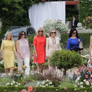 Akie Abe, la femme du premier ministre du Japon, Malgorzata Tusk, la femme du président du conseil de l'europe, Jenny Morrison, la femme du premier ministre de l'Australie, Brigitte Macron, Cecilia Morel, femme du président du Chili, Adele Malpass, femme du président du groupe de la banque mondiale, Melania Trump - Brigitte Macron et les conjoints visitent la ville de Espelette en marge du sommet du G7 à Biarritz le 25 août 2019. © Thibaud Moritz / Pool / Bestimage