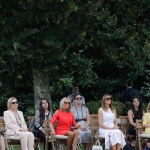 Akie Abe, la femme du premier ministre du Japon, Cecilia Morel, femme du président du Chili, Brigitte Macron, Melania Trump, Malgorzata Tusk, la femme du président du conseil de l'europe, Jenny Morrison, la femme du premier ministre de l'Australie - Brigitte Macron et les conjoints visitent la ville de Espelette en marge du sommet du G7 à Biarritz le 25 août 2019. © Thibaud Moritz / Pool / Bestimage