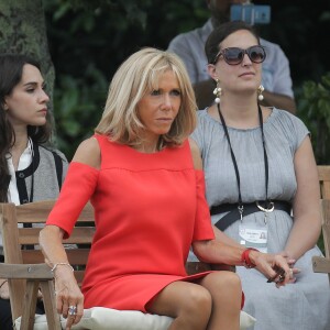 Brigitte Macron - Brigitte Macron et les conjoints visitent la ville de Espelette en marge du sommet du G7 à Biarritz le 25 août 2019. © Thibaud Moritz / Pool / Bestimage