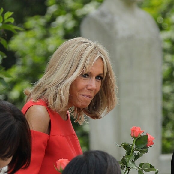 Brigitte Macron - Brigitte Macron et les conjoints visitent la ville de Espelette en marge du sommet du G7 à Biarritz le 25 août 2019. © Thibaud Moritz / Pool / Bestimage