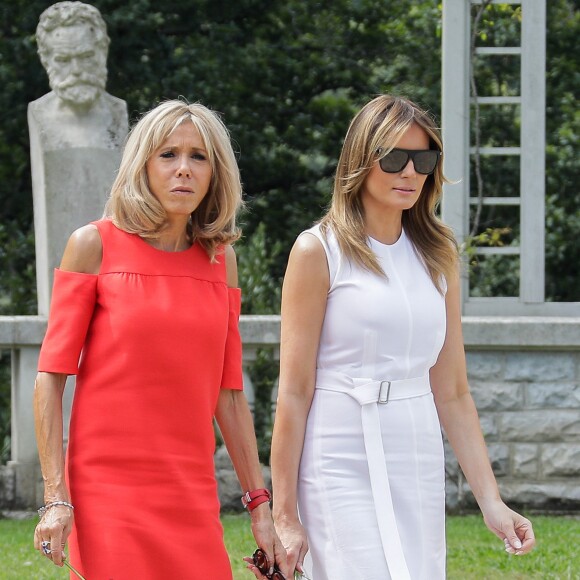 Brigitte Macron, Melania Trump - Brigitte Macron et les conjoints visitent la ville de Espelette en marge du sommet du G7 à Biarritz le 25 août 2019. © Thibaud Moritz / Pool / Bestimage