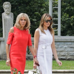 Brigitte Macron, Melania Trump - Brigitte Macron et les conjoints visitent la ville de Espelette en marge du sommet du G7 à Biarritz le 25 août 2019. © Thibaud Moritz / Pool / Bestimage