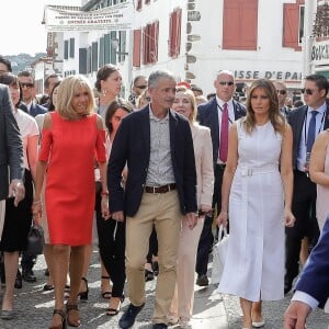 Brigitte Macron, Jean-Marie Iputcha, maire de Espelette, Melania Trump - Brigitte Macron et les conjoints visitent la ville de Espelette en marge du sommet du G7 à Biarritz le 25 août 2019. © Thibaud Moritz / Pool / Bestimage