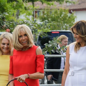 Brigitte Macron, Melania Trump - Brigitte Macron et les conjoints visitent la ville de Espelette en marge du sommet du G7 à Biarritz le 25 août 2019. © Thibaud Moritz / Pool / Bestimage